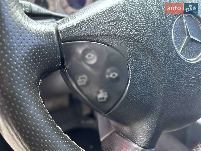 Седан Mercedes-Benz E-Class 2003 в Киеве