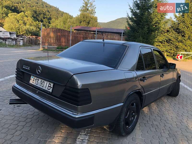 Седан Mercedes-Benz E-Class 1993 в Сквире