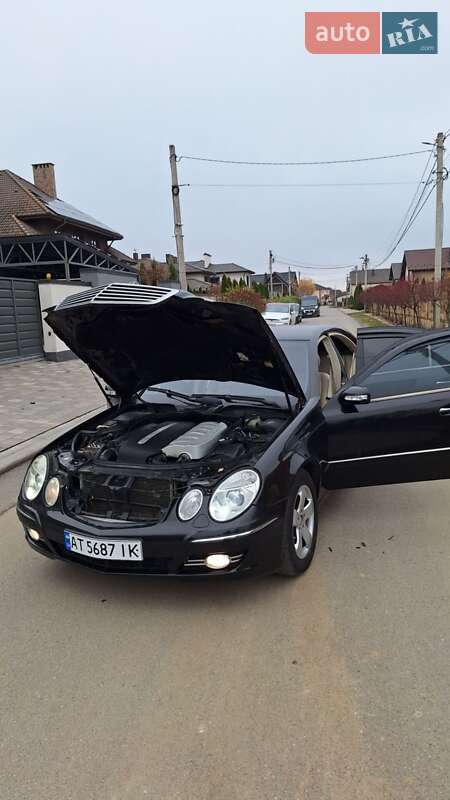 Седан Mercedes-Benz E-Class 2004 в Ивано-Франковске