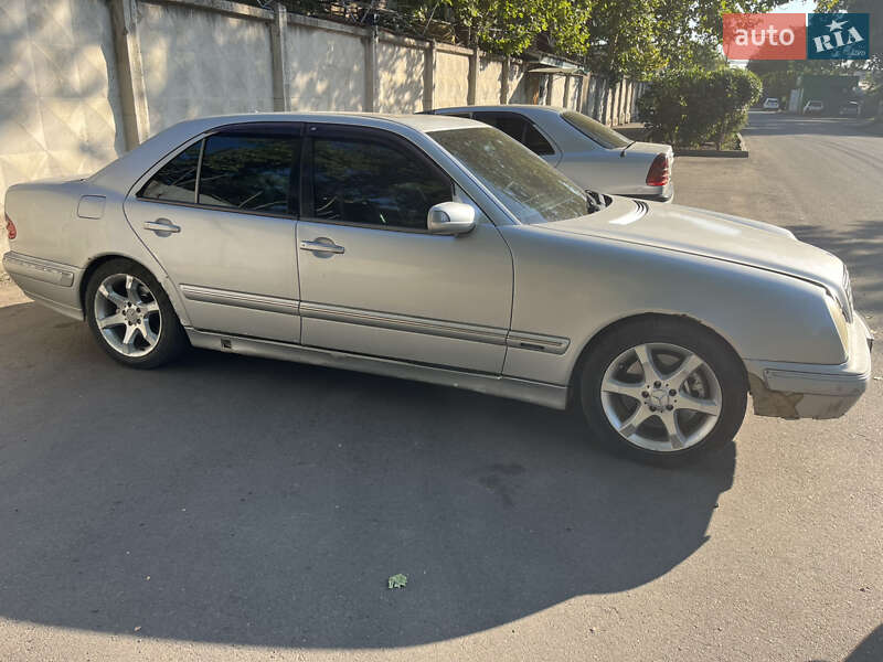 Седан Mercedes-Benz E-Class 2000 в Одессе