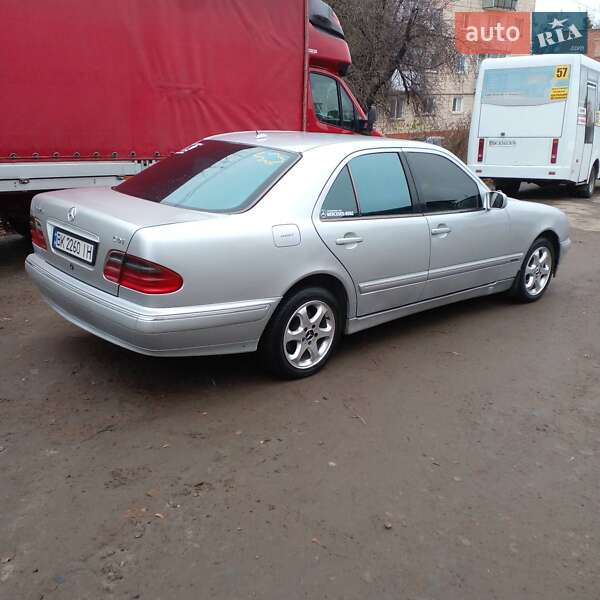 Седан Mercedes-Benz E-Class 2001 в Рівному
