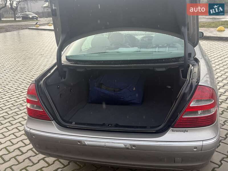 Седан Mercedes-Benz E-Class 2004 в Ивано-Франковске