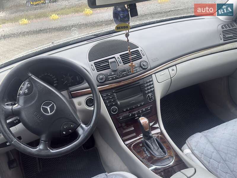 Седан Mercedes-Benz E-Class 2004 в Ивано-Франковске