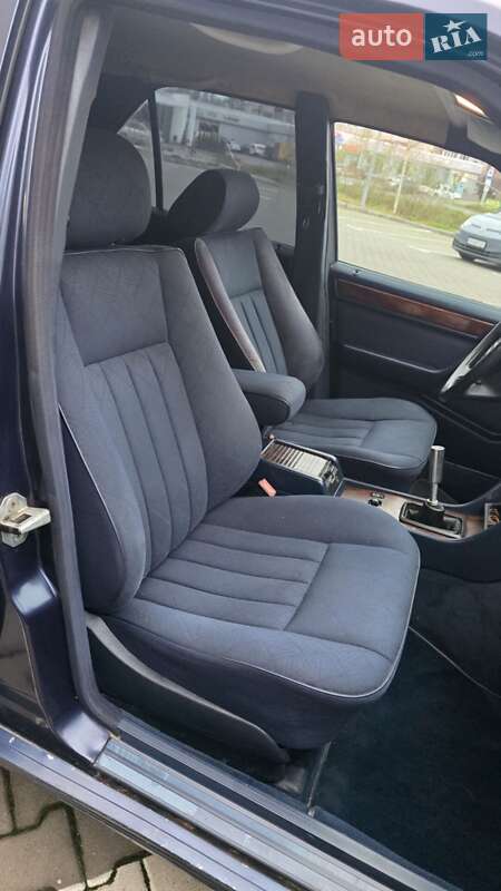 Седан Mercedes-Benz E-Class 1995 в Хмельницком