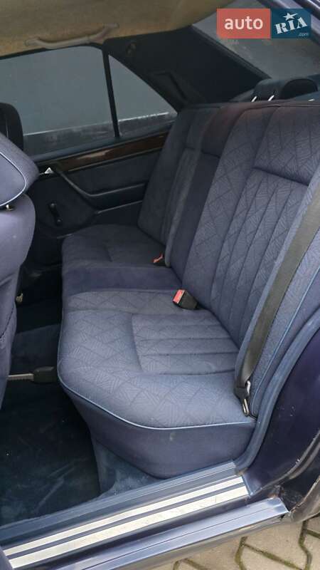 Седан Mercedes-Benz E-Class 1995 в Хмельницком