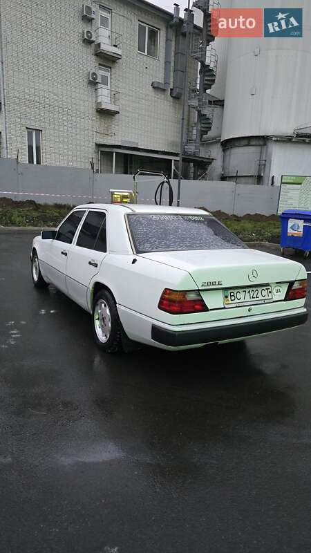 Седан Mercedes-Benz E-Class 1992 в Львове