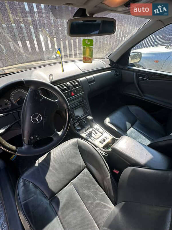 Седан Mercedes-Benz E-Class 2000 в Буштыне