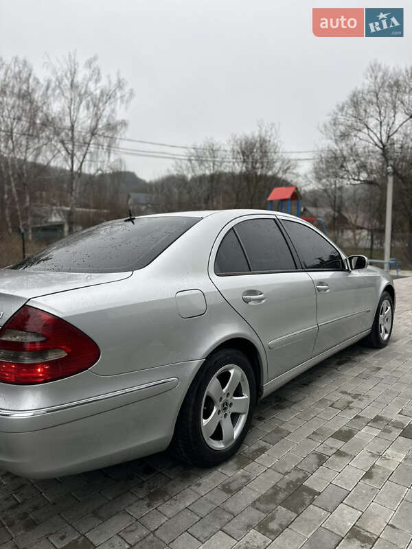 Седан Mercedes-Benz E-Class 2002 в Кременце