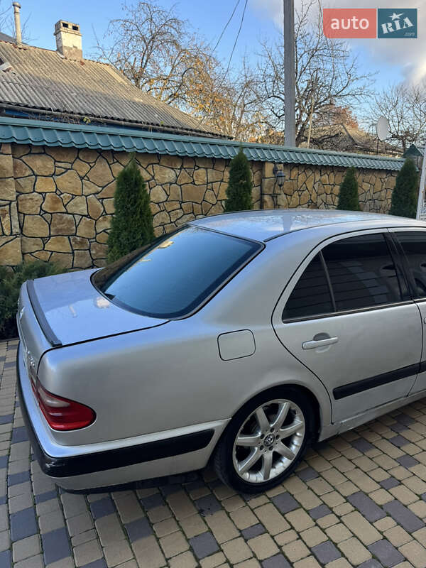 Седан Mercedes-Benz E-Class 2000 в Могилев-Подольске