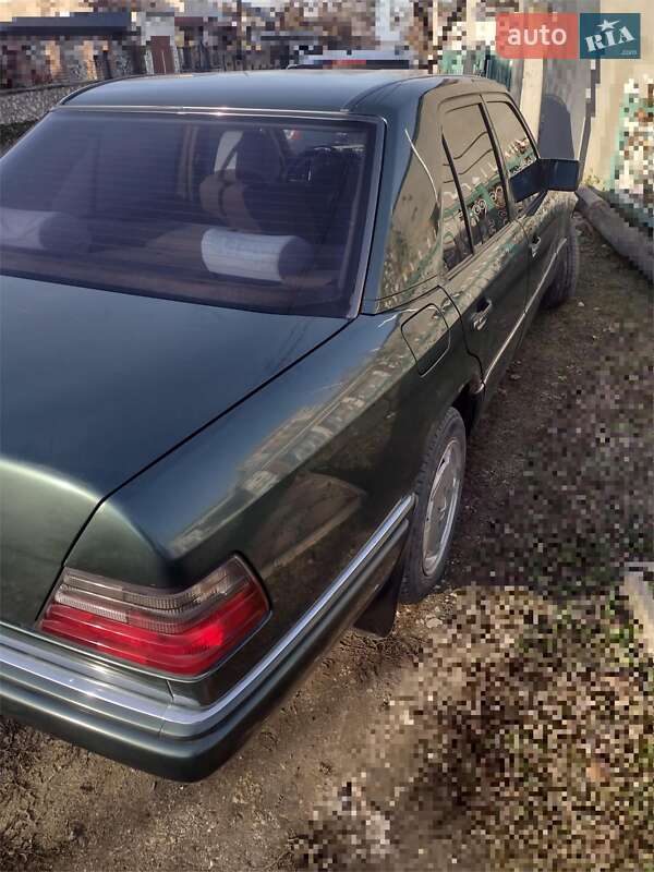 Седан Mercedes-Benz E-Class 1995 в Волочиську