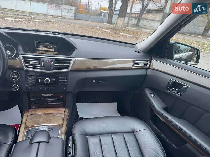 Седан Mercedes-Benz E-Class 2010 в Запоріжжі