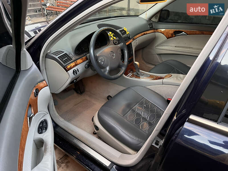 Седан Mercedes-Benz E-Class 2003 в Іршаві