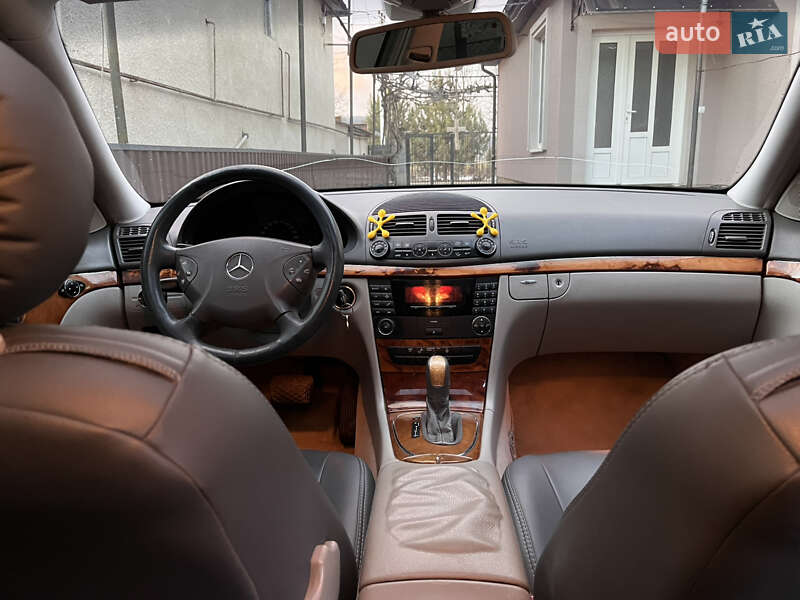 Седан Mercedes-Benz E-Class 2003 в Іршаві