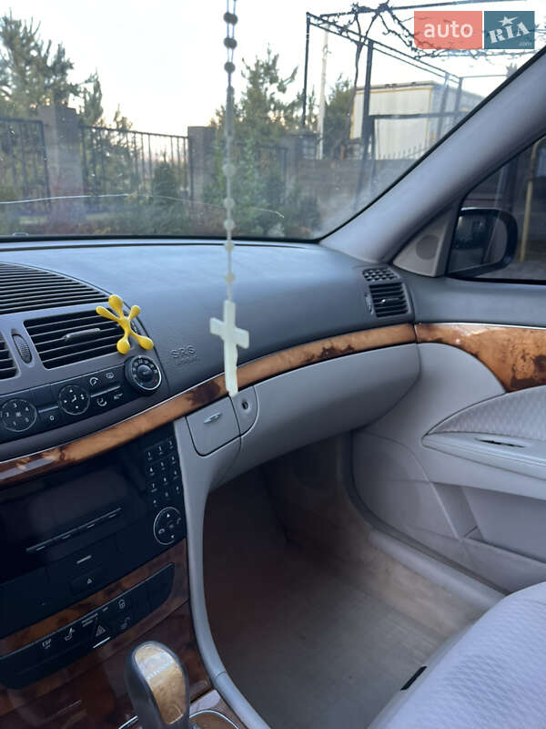 Седан Mercedes-Benz E-Class 2003 в Іршаві