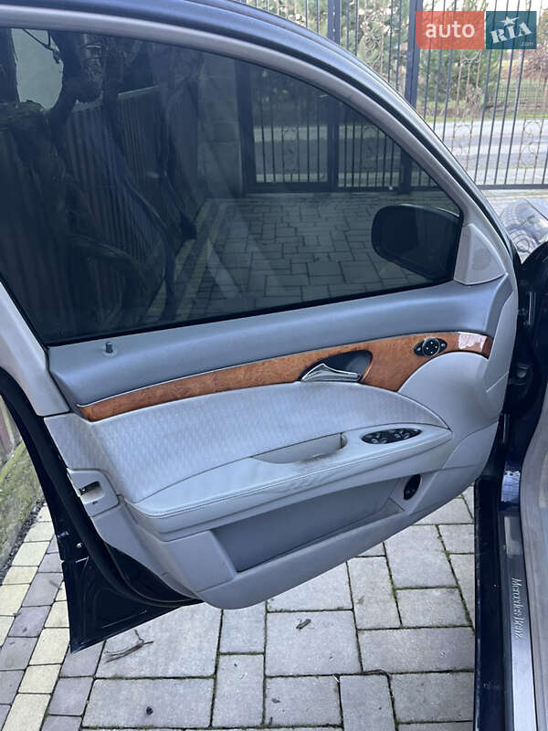 Седан Mercedes-Benz E-Class 2003 в Іршаві