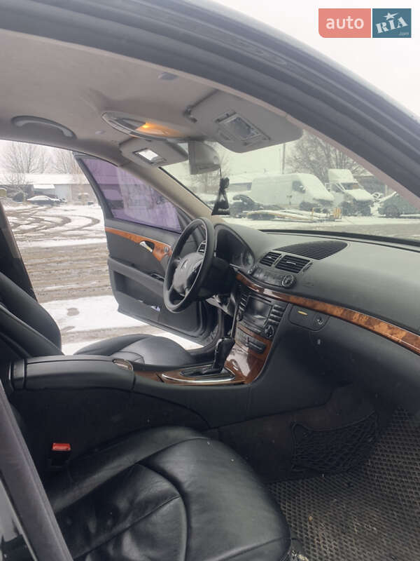 Седан Mercedes-Benz E-Class 2003 в Львові