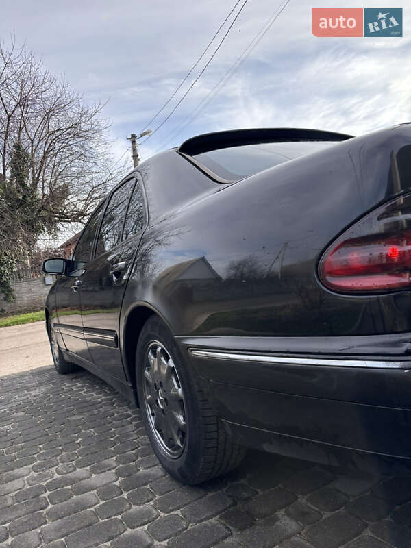 Седан Mercedes-Benz E-Class 2001 в Запоріжжі