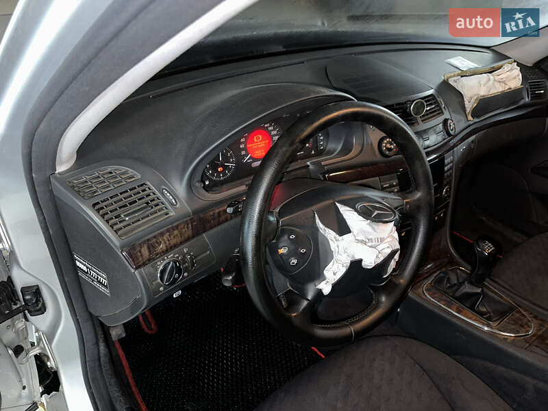 Седан Mercedes-Benz E-Class 2006 в Тульчине