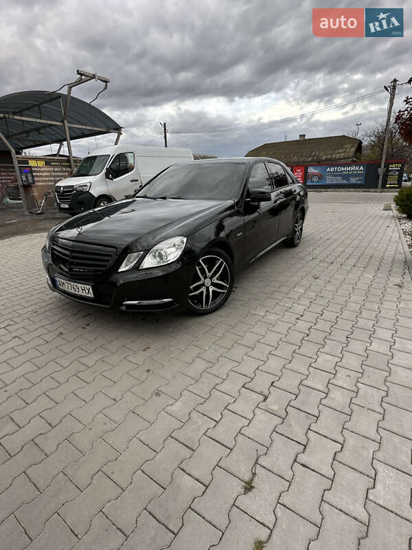 Седан Mercedes-Benz E-Class 2011 в Полонном