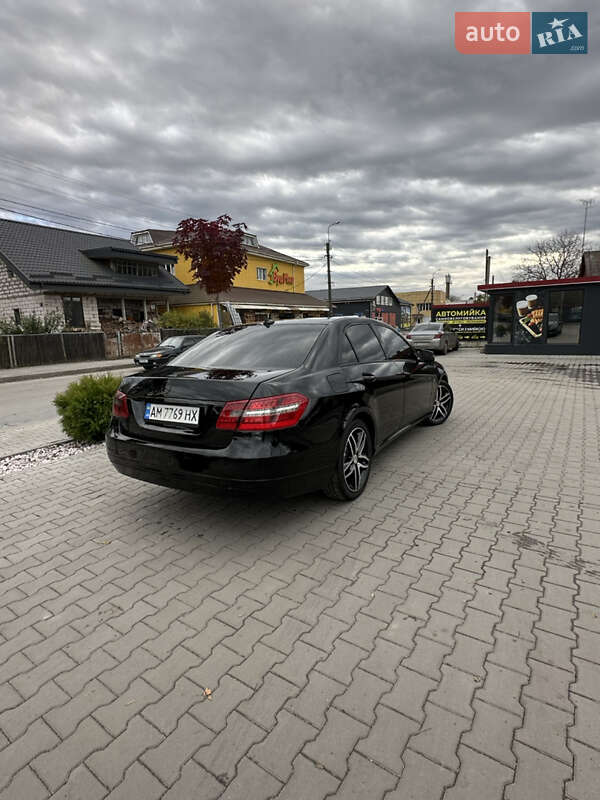 Седан Mercedes-Benz E-Class 2011 в Полонном