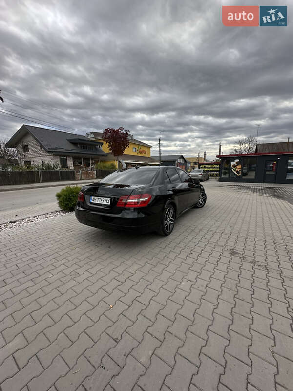Седан Mercedes-Benz E-Class 2011 в Полонном