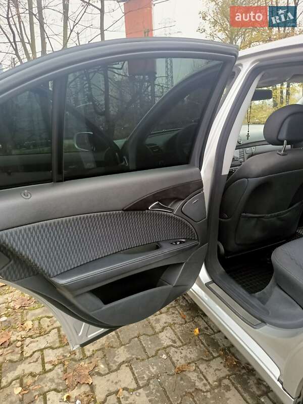 Седан Mercedes-Benz E-Class 2003 в Ивано-Франковске