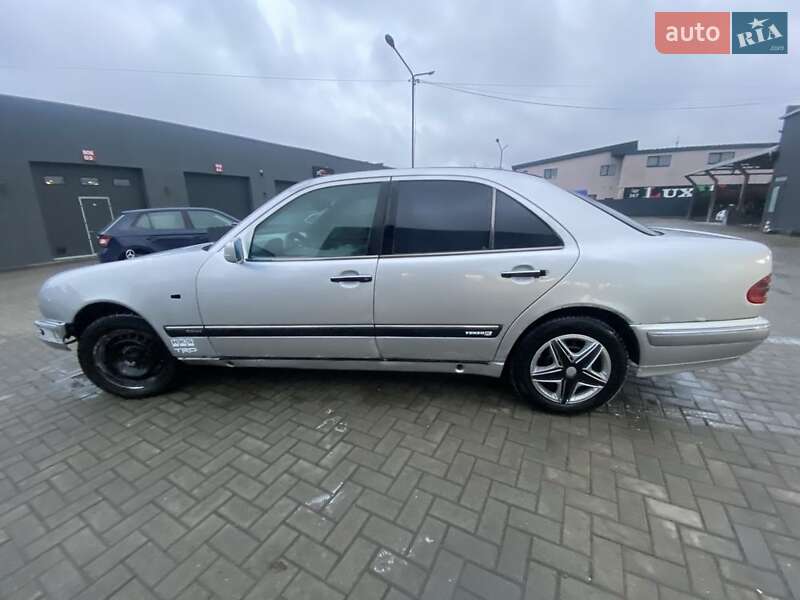 Седан Mercedes-Benz E-Class 1997 в Перечині