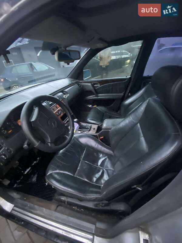 Седан Mercedes-Benz E-Class 1997 в Перечині