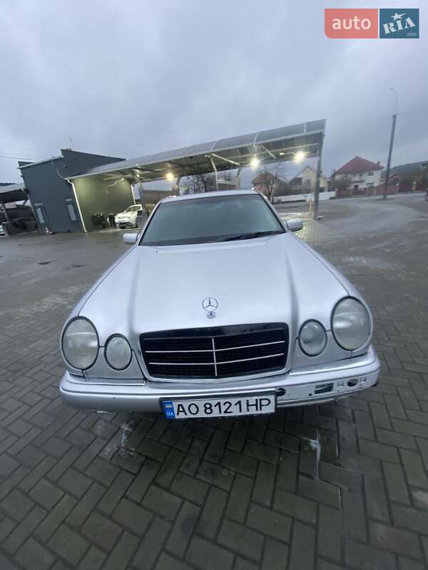 Седан Mercedes-Benz E-Class 1997 в Перечині