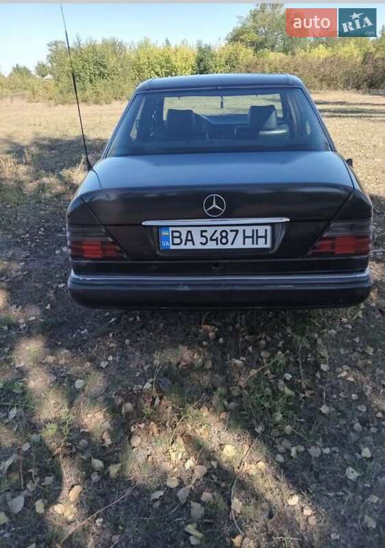 Седан Mercedes-Benz E-Class 1994 в Малій Висці