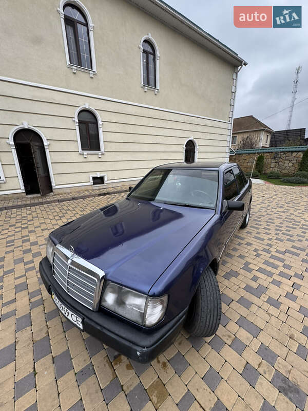 Седан Mercedes-Benz E-Class 1988 в Могилев-Подольске