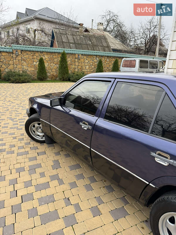 Седан Mercedes-Benz E-Class 1988 в Могилев-Подольске