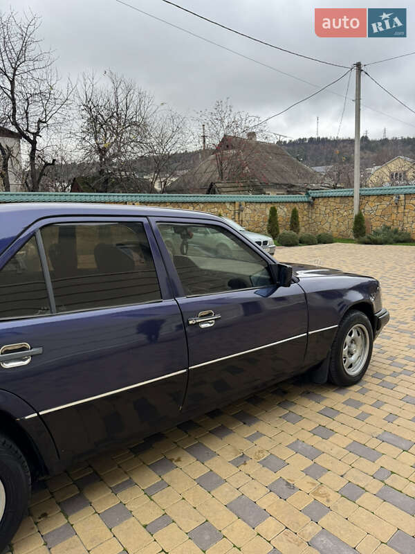 Седан Mercedes-Benz E-Class 1988 в Могилев-Подольске