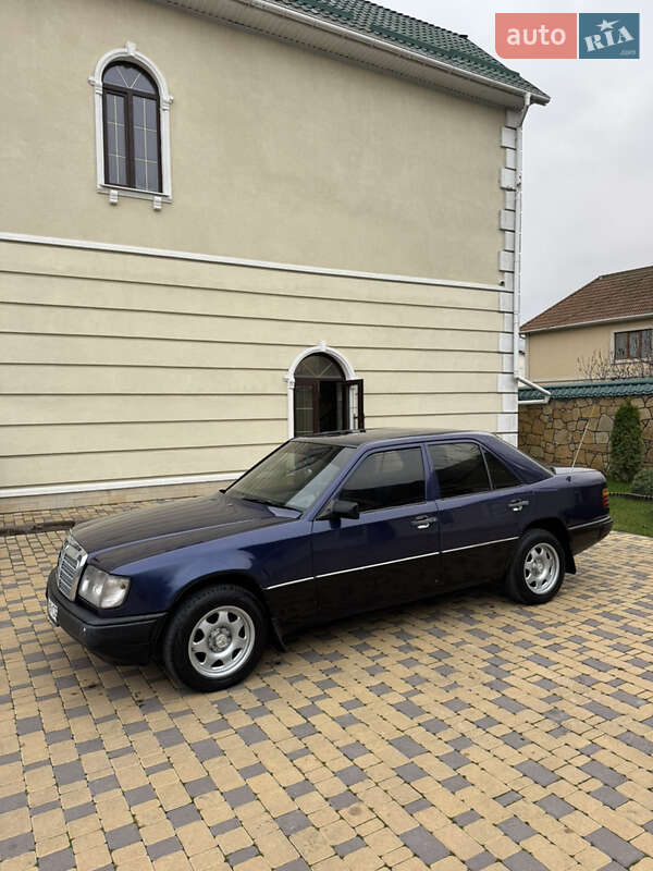 Седан Mercedes-Benz E-Class 1988 в Могилев-Подольске