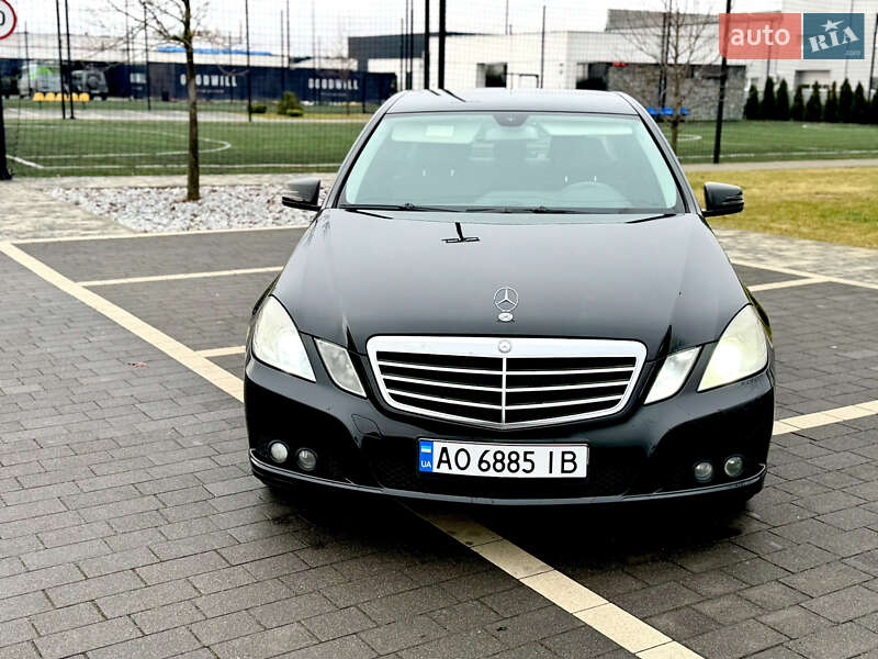 Седан Mercedes-Benz E-Class 2010 в Ужгороді
