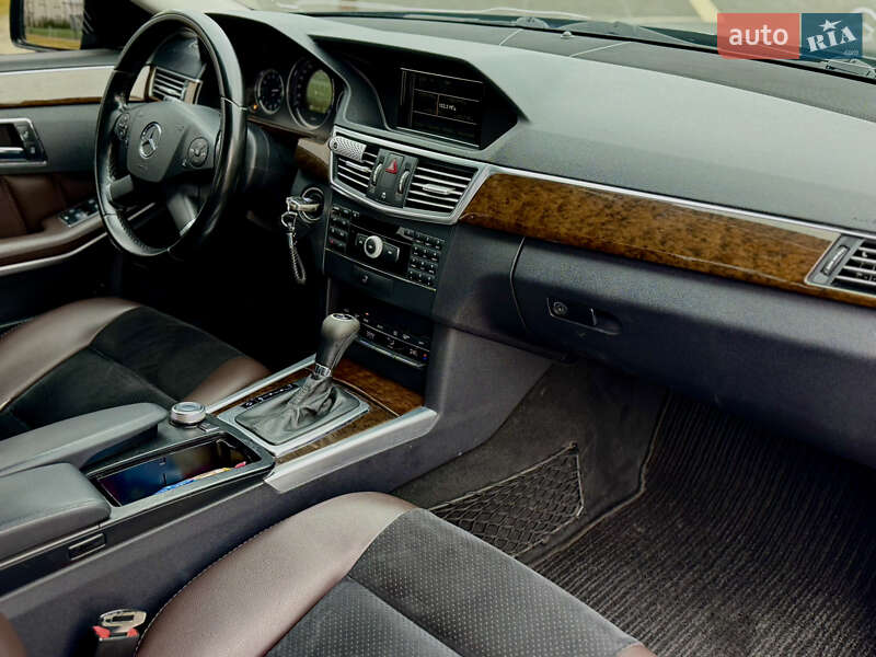 Седан Mercedes-Benz E-Class 2010 в Ужгороді