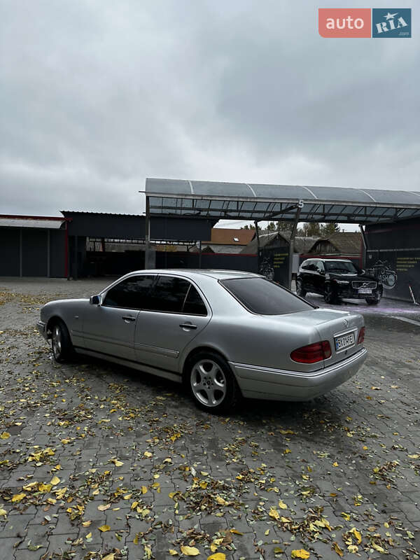 Седан Mercedes-Benz E-Class 1996 в Полонному