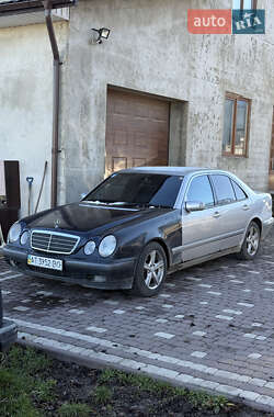 Седан Mercedes-Benz E-Class 2001 в Черновцах