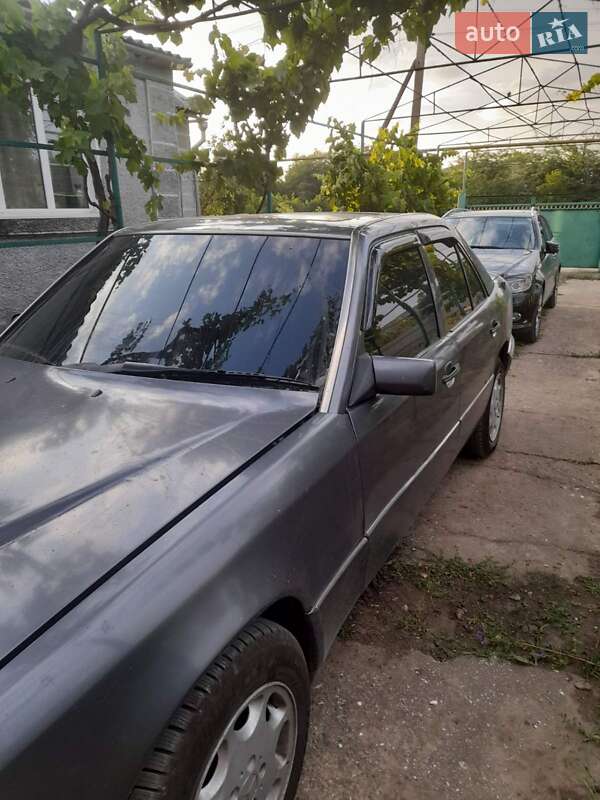 Седан Mercedes-Benz E-Class 1993 в Тернополе
