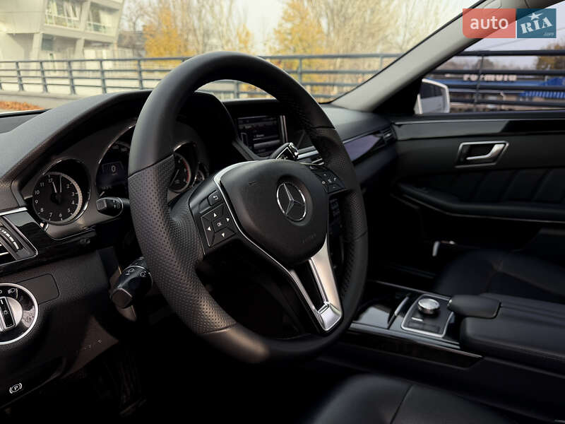 Седан Mercedes-Benz E-Class 2012 в Дніпрі