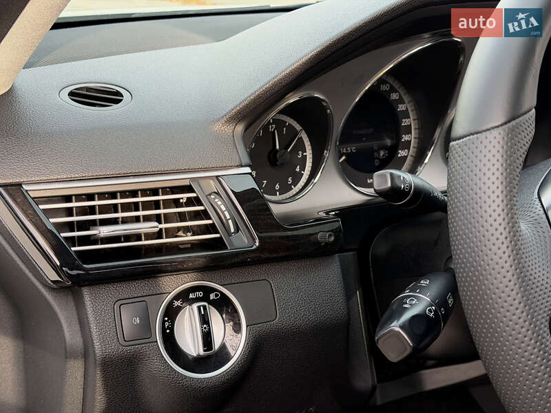 Седан Mercedes-Benz E-Class 2012 в Дніпрі