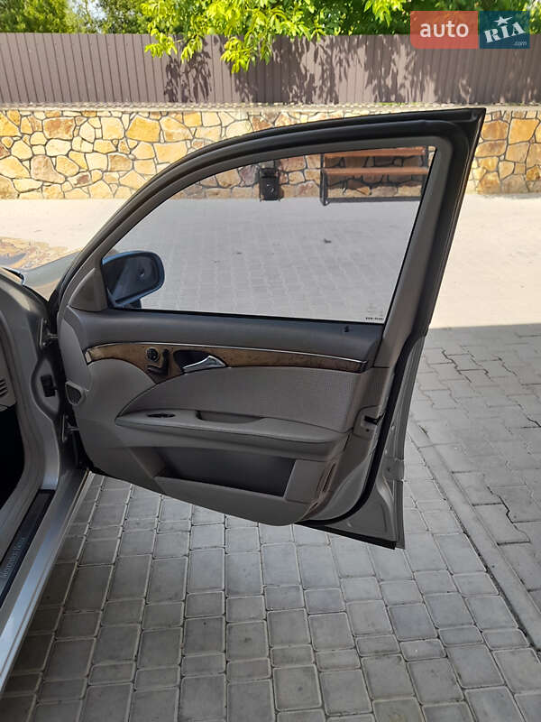 Седан Mercedes-Benz E-Class 2005 в Могилів-Подільському
