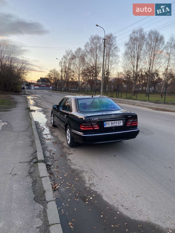 Седан Mercedes-Benz E-Class 2000 в Луцьку