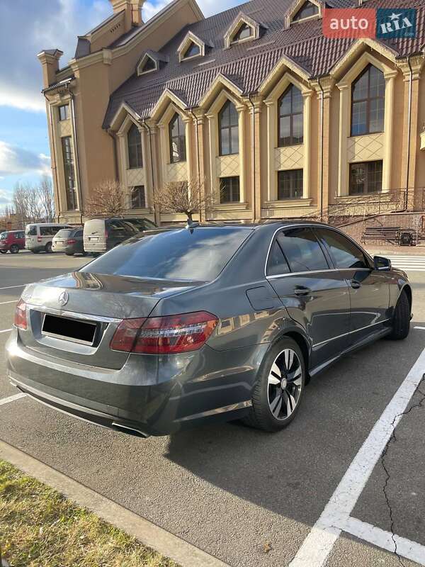 Седан Mercedes-Benz E-Class 2011 в Киеве
