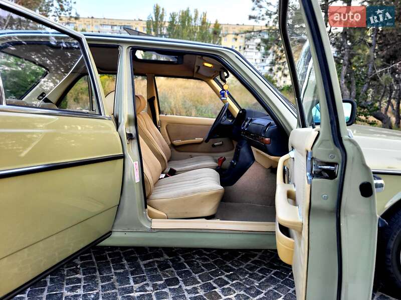 Седан Mercedes-Benz E-Class 1983 в Днепре