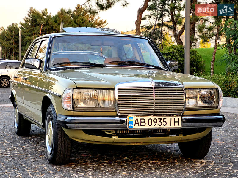 Седан Mercedes-Benz E-Class 1983 в Днепре