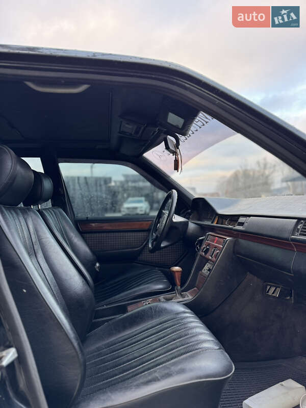 Седан Mercedes-Benz E-Class 1993 в Черновцах