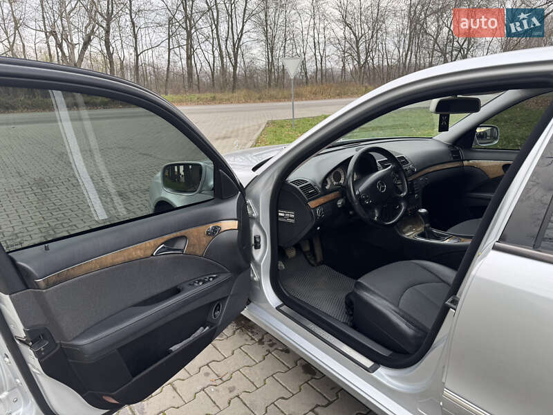 Седан Mercedes-Benz E-Class 2008 в Сторожинці
