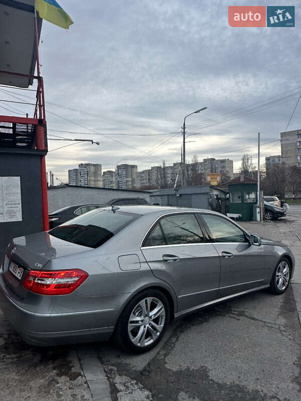 Седан Mercedes-Benz E-Class 2010 в Киеве