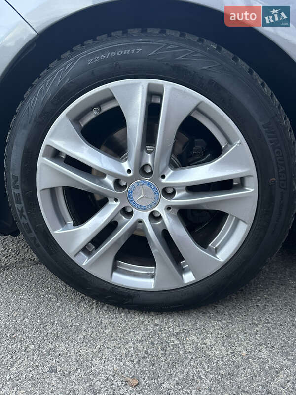 Седан Mercedes-Benz E-Class 2010 в Киеве